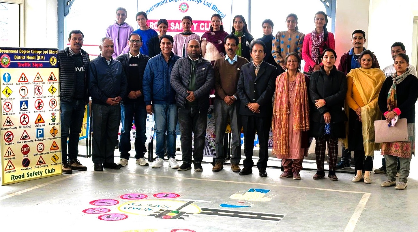 राजकीय महाविद्यालय लडभड़ोल में सड़क सुरक्षा जागरूकता प्रतियोगिताएं आयोजित