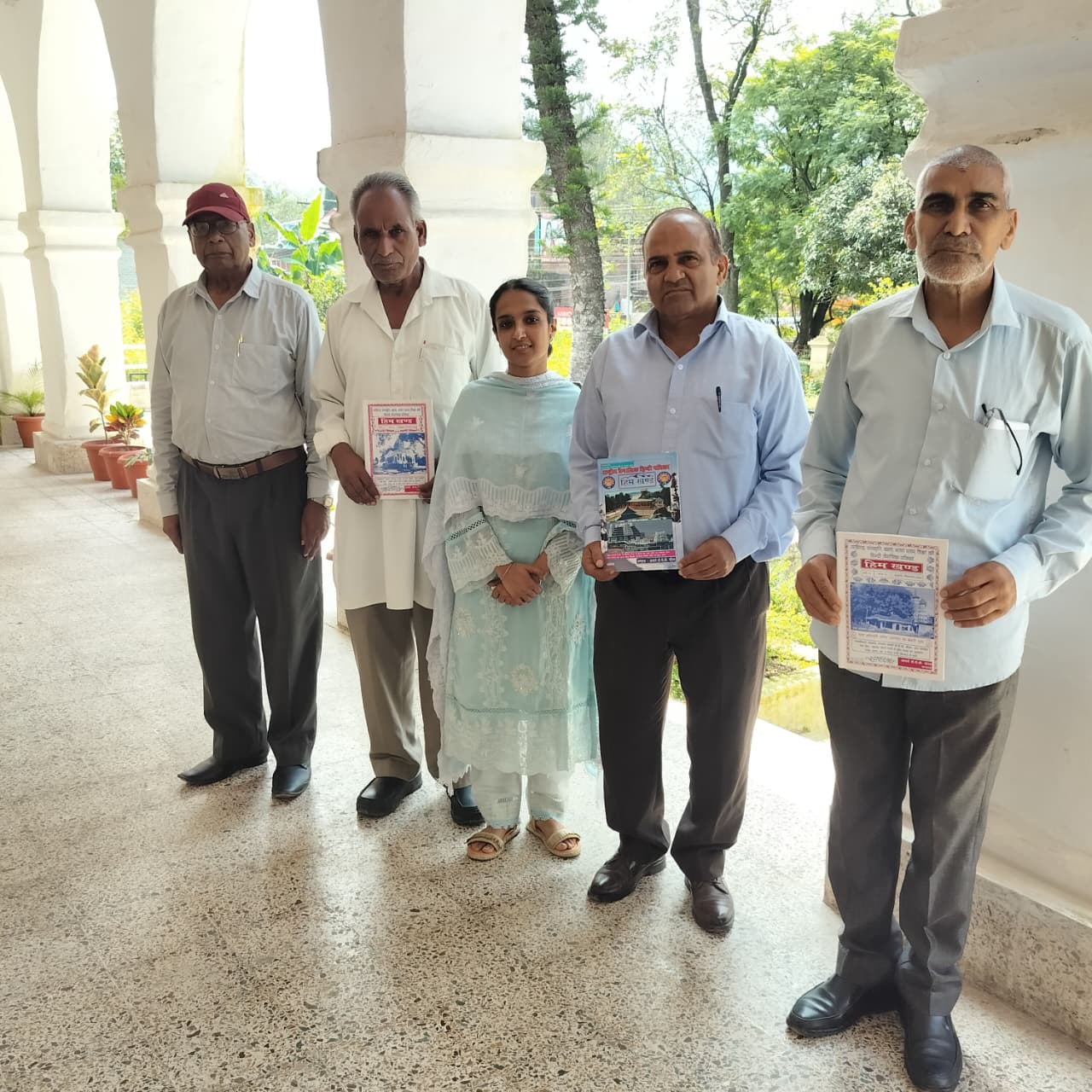 'कहीं बाढ़ तो कहीं पहाड़ तो कहीं टूटते आशियाने हैं, हिम साहित्य परिषद मंडी ने आयोजित की कवि गोष्ठी 