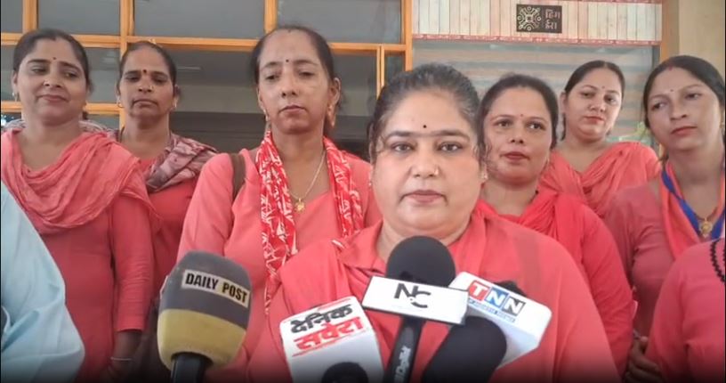 आशा वर्करों का मानदेय 30 हजार रूपये करने की मांग, कर्मचारी संगठनों ने DC को सौंपा ज्ञापन