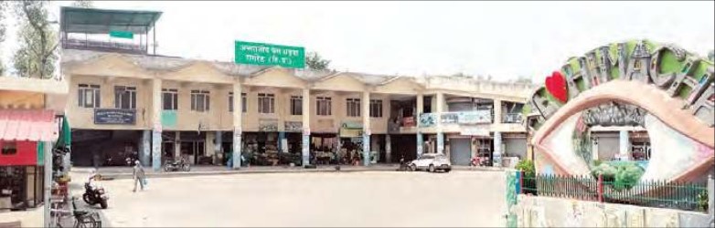 गगरेट बस स्टैंड फिर बना सफेद हाथी, ट्रैफिक व्यवस्था पुराने ढर्रे पर लौटी, प्रशासन मौन