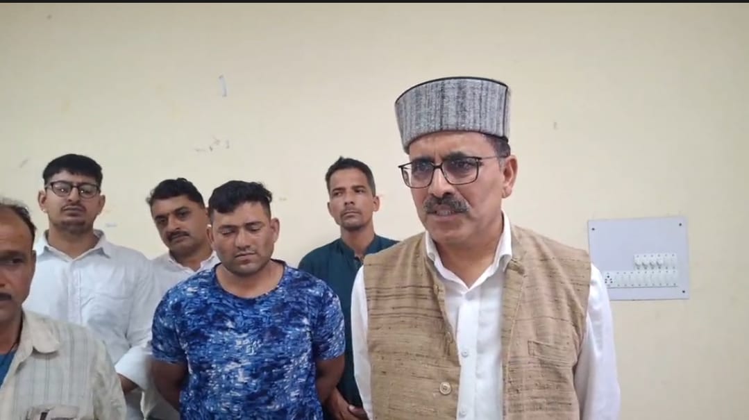 बरसात बनी आफत: निक्का ठाणा और बुहला मंरोला के परिवारों को सुरक्षित स्थानों में किया शिफ्ट