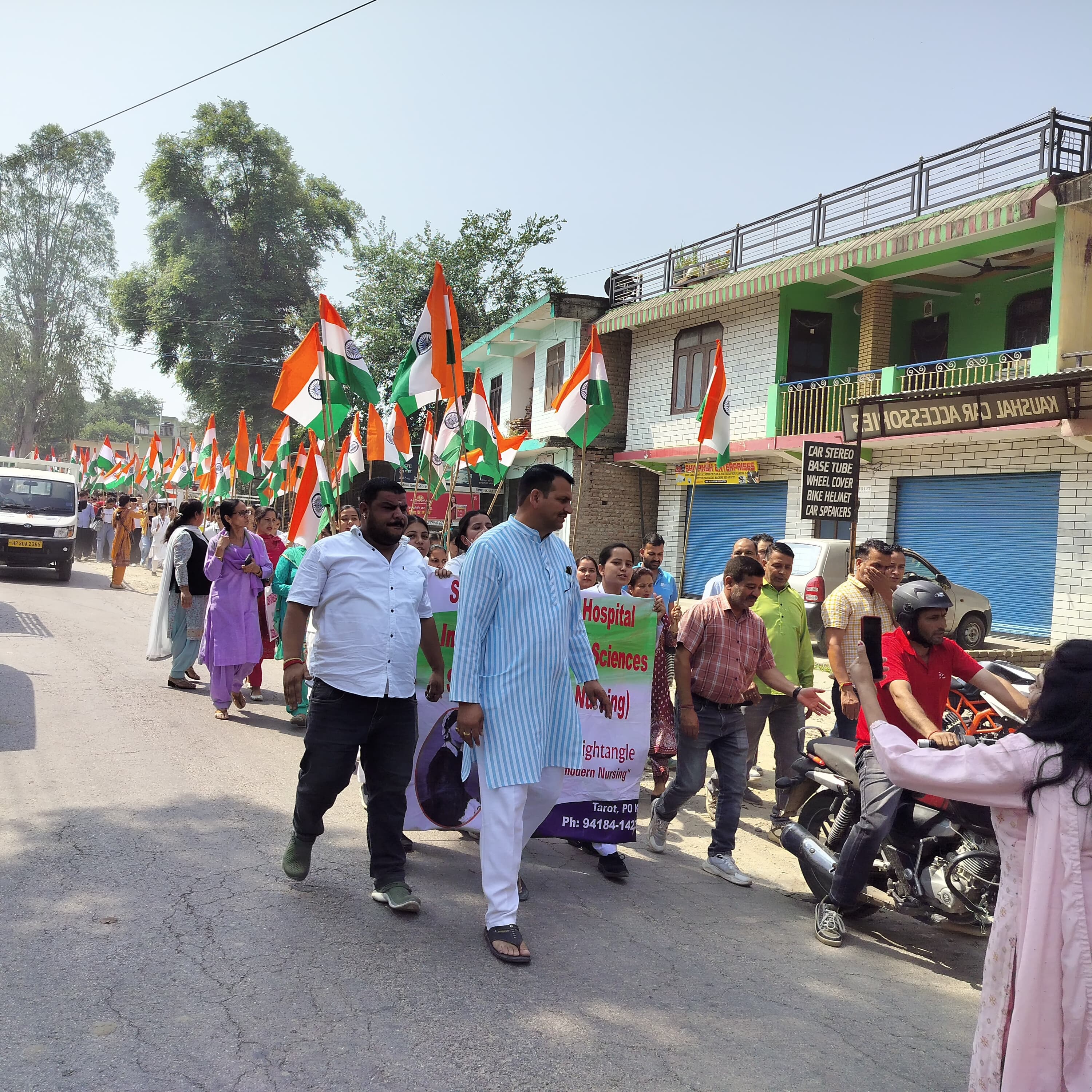  भारत माता की जय के नारों से गूंजा नाचन क्षेत्र, आपरेशन सिंदूर की सफलता पर निकाली तिरंगा यात्रा 