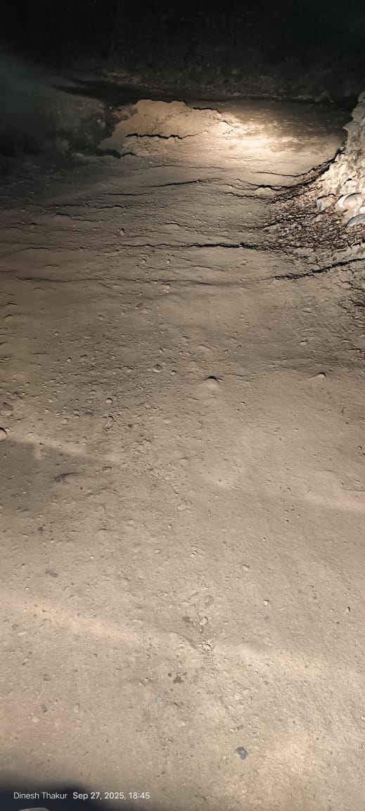 सन्धोल-कोठुवां सड़क की बदहाली पर फूटा ग्रामीणों का गुस्सा