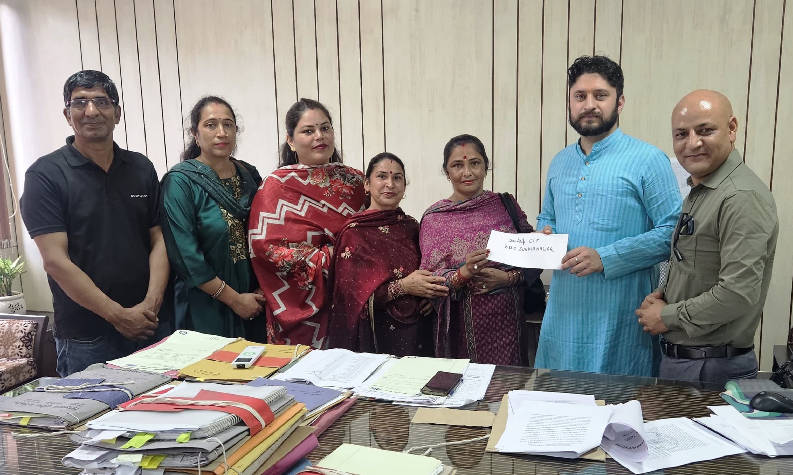 संकल्प संकुल स्तरीय संगठन ने डीसी को आपदा प्रभावितों को राशि की भेंट  