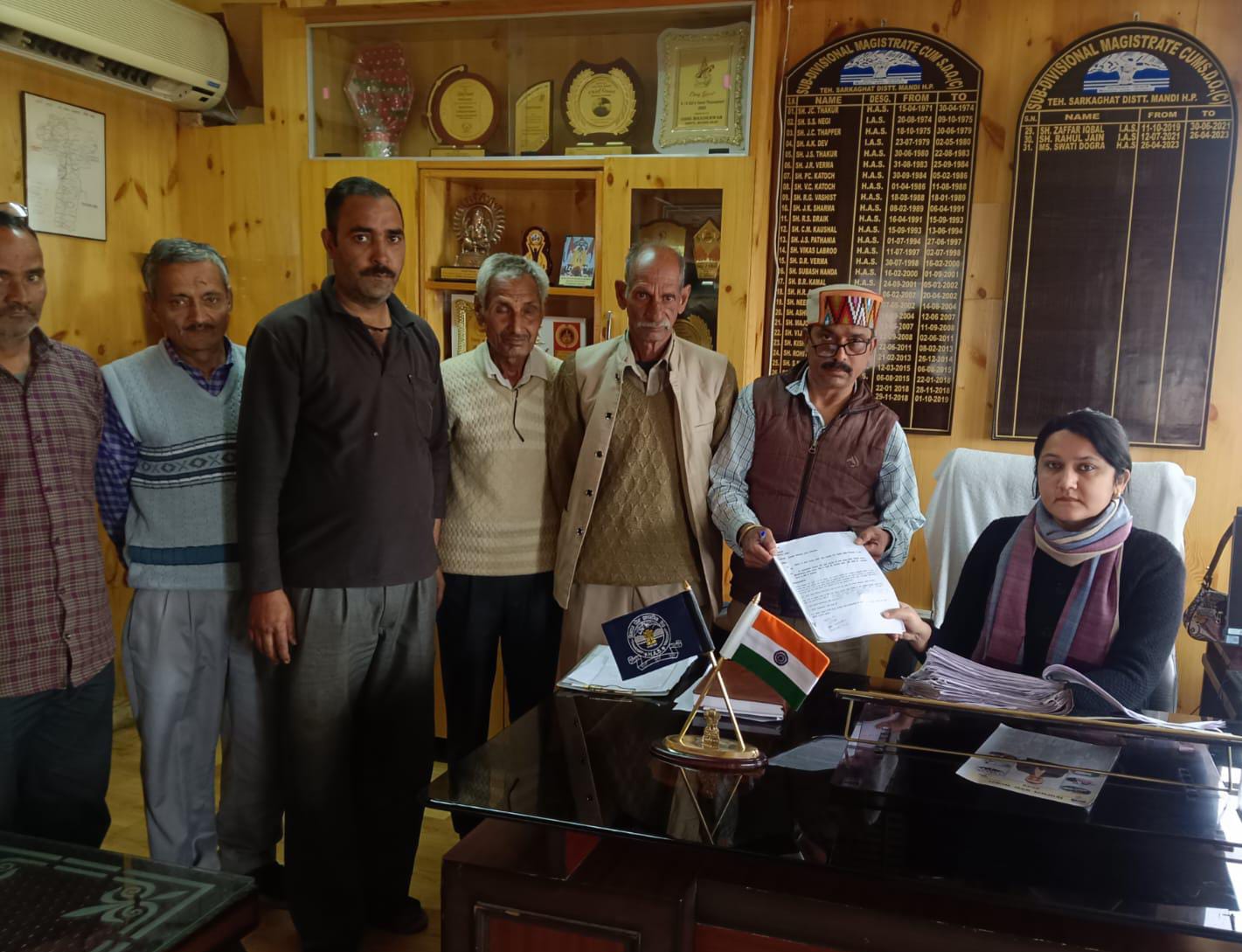 जुकैण में छमैतर से अपर बरनोग के लोग सड़क सुविधा से वंचित