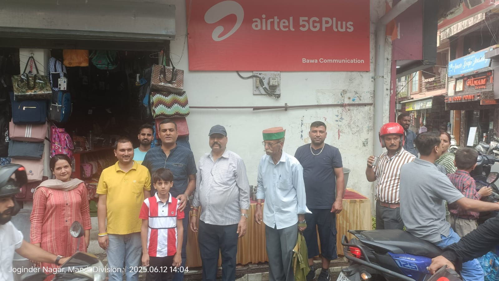 भीषण गर्मी से राहत देने को जोगिंद्रनगर में लगाई गई ठंडे पानी की छबील