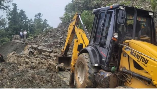 कोटरोपी में फिर मंडराया खतरा, पठानकोट-मंडी NH बंद; वैकल्पिक मार्...