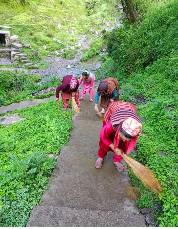 महिला मंडल कोठी कोहड़ का 25 वर्षों से जारी स्वच्छता अभियान बना मिसाल