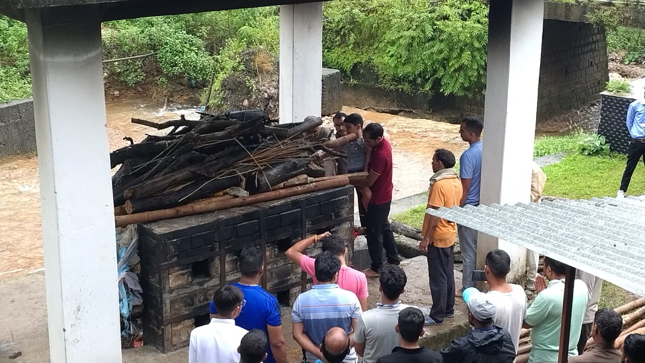 रकतल गांव में गम का माहौल, मासूम बेटे ने दी पिता को मुखाग्नि