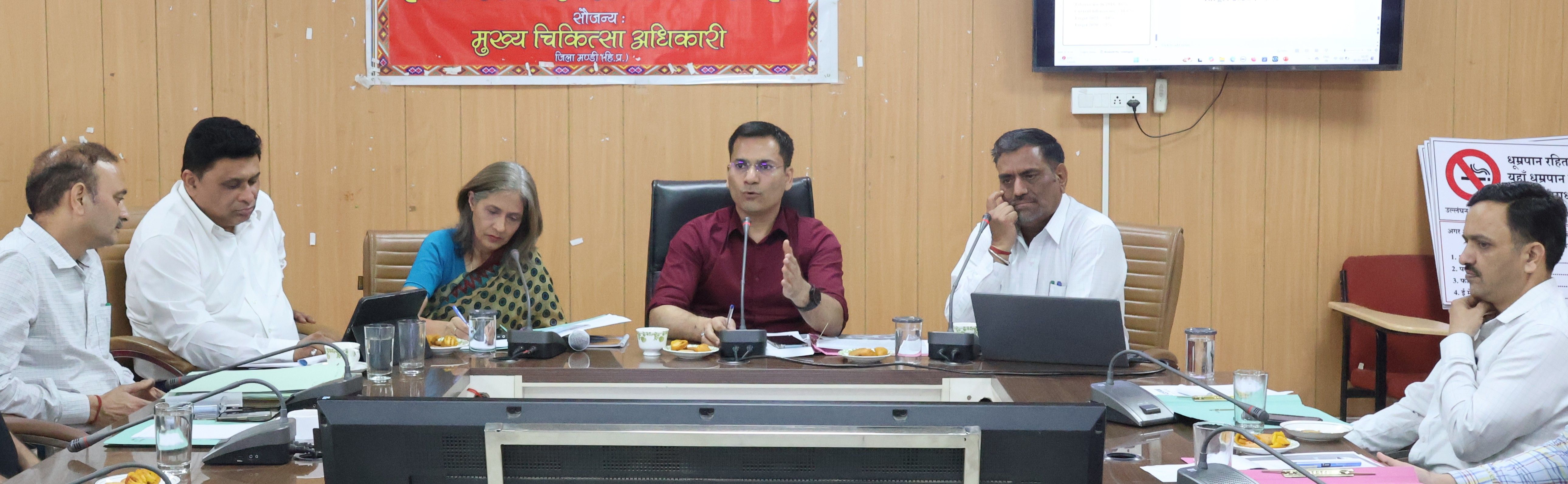 कोटपा अधिनियम 2003 के प्रभावी क्रियान्वयन हेतु मंडी में जिला टास्क फोर्स की समीक्षा बैठक आयोजित