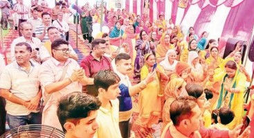 'अज मथुरा दे बिच अवतार हो गया शाम निका जेहा' भजन पर झूम उठा पंडाल