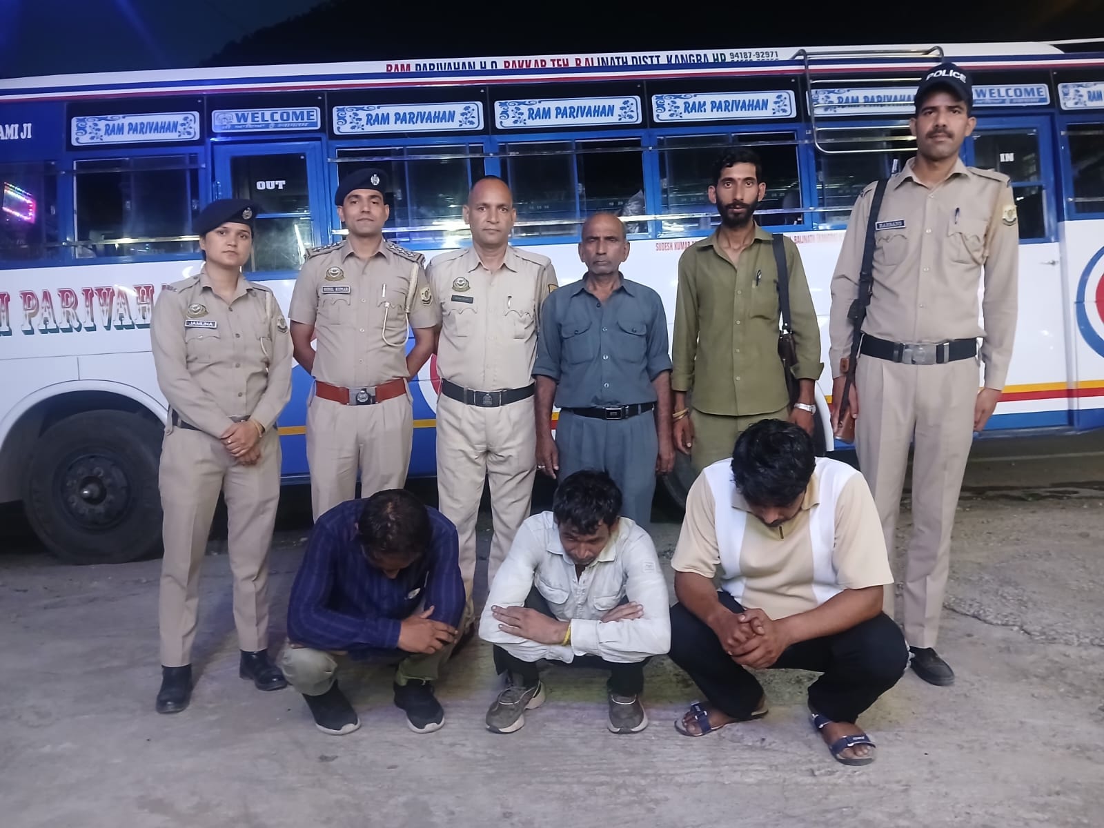 मंडी में बस से साढ़े पांच किलो चरस और 568 ग्राम अफीम बरामद, हरिय...