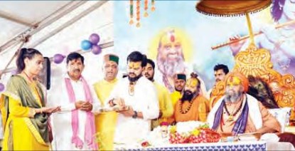 गोंदपुर जयचंद में स्वामी राजेंद्र दास ने दिया धर्म और भक्ति का स...