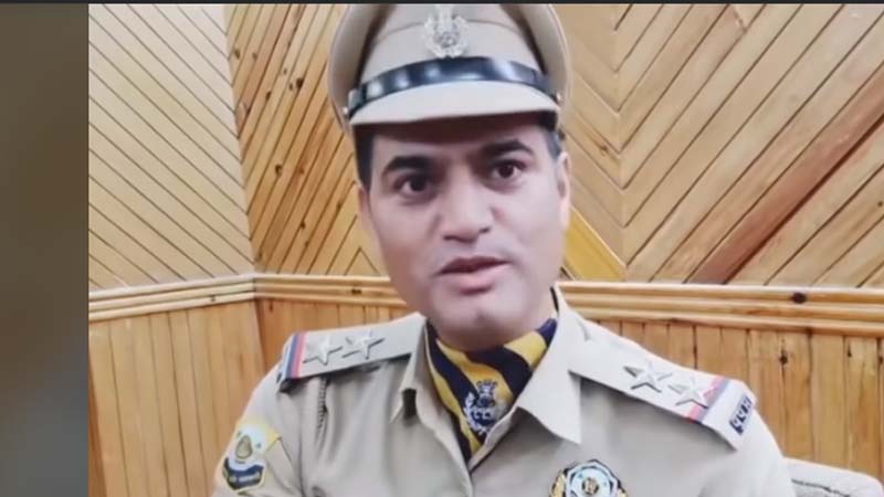 सोशल मीडिया से कमाई पड़ी भारी! 'हारमनी ऑफ द पाइन्स' के प्रभारी विजय कुमार सस्पेंड