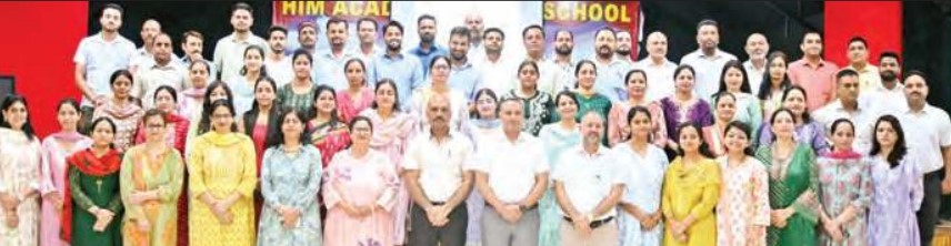 हिम अकादमी पब्लिक स्कूल में 'कृत्रिम बुद्धिमत्ता' पर क्षमता निर्...