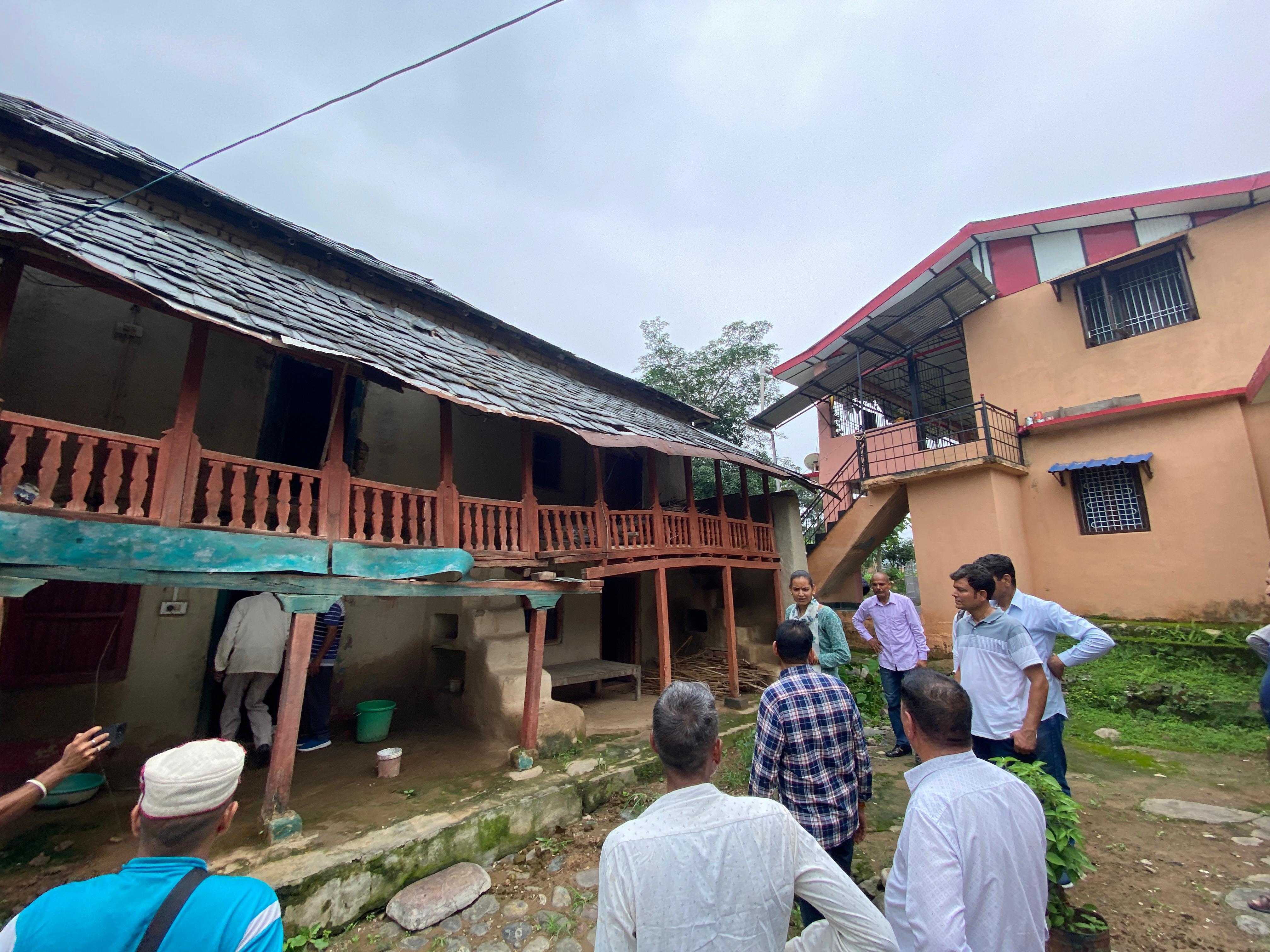 आपदा प्रभावित गांवों का दौरा कर विधायक प्रकाश राणा ने बंधाया ढांढस, हरसंभव मदद का भरोसा