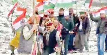 13,570 फुट की ऊंचाई पर स्थित बूथ चसक भटौरी में निकाली तिरंगा यात...