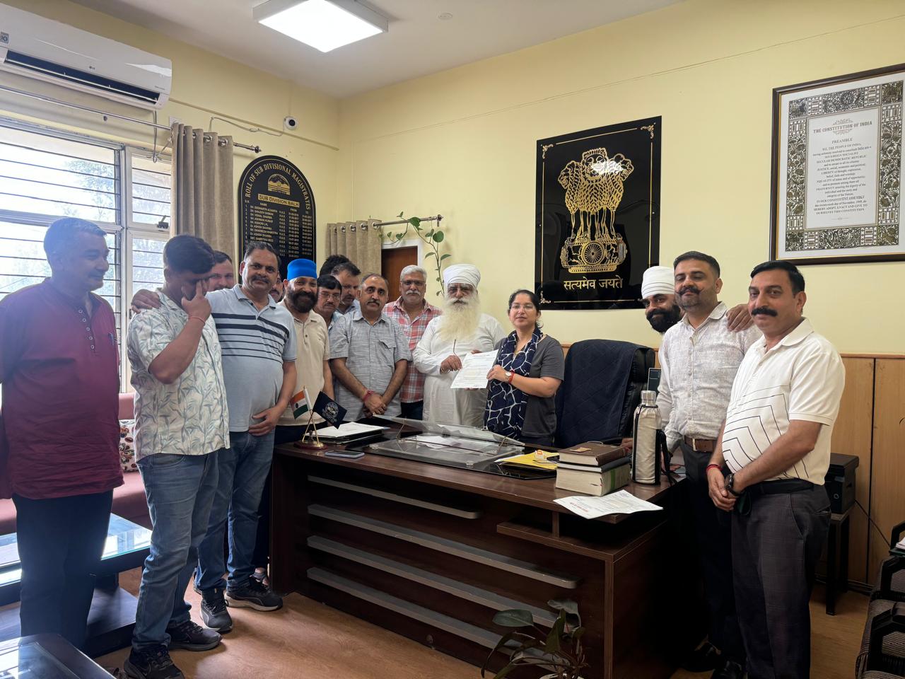 नेर चौक व्यापार मंडल ने एसडीएम के माध्यम से मुख्यमंत्री को भेजा ज्ञापन