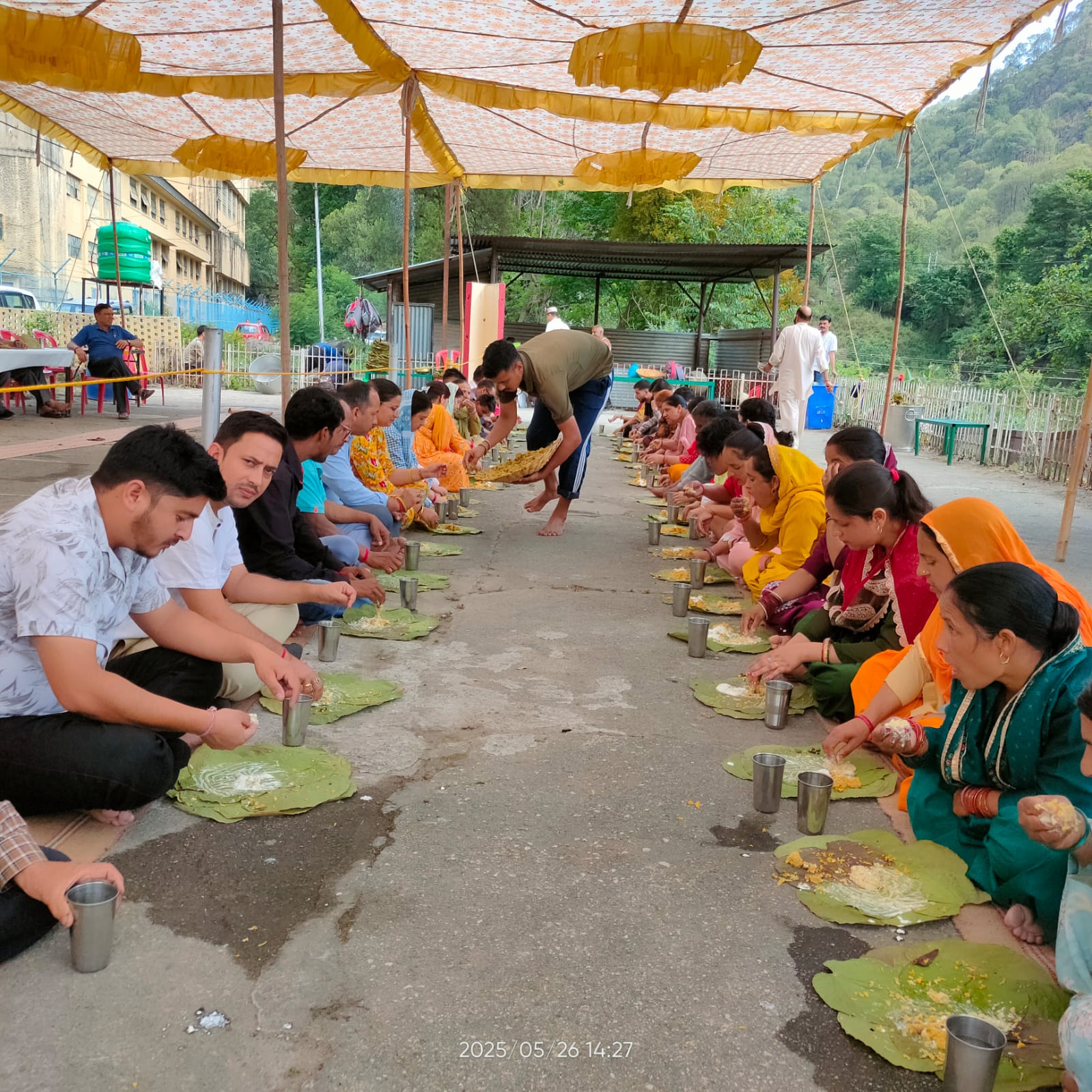 शनि जयंती धूमधाम से मनाई, श्रद्धालुओं में बंटा दो क्विंटल खिचड़ी का प्रसाद