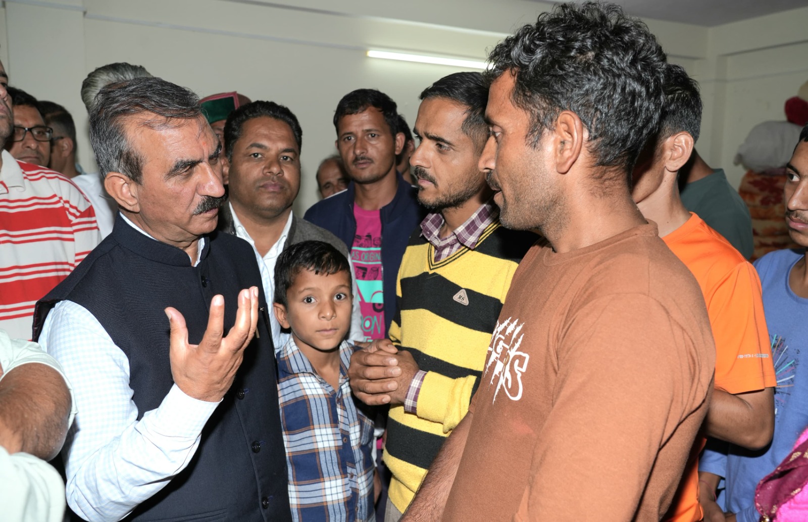 मुख्यमंत्री ने आपदा प्रभावितों से कहा, मैं आपके साथ, लाएंगे सैटलमेंट पॉलिसी