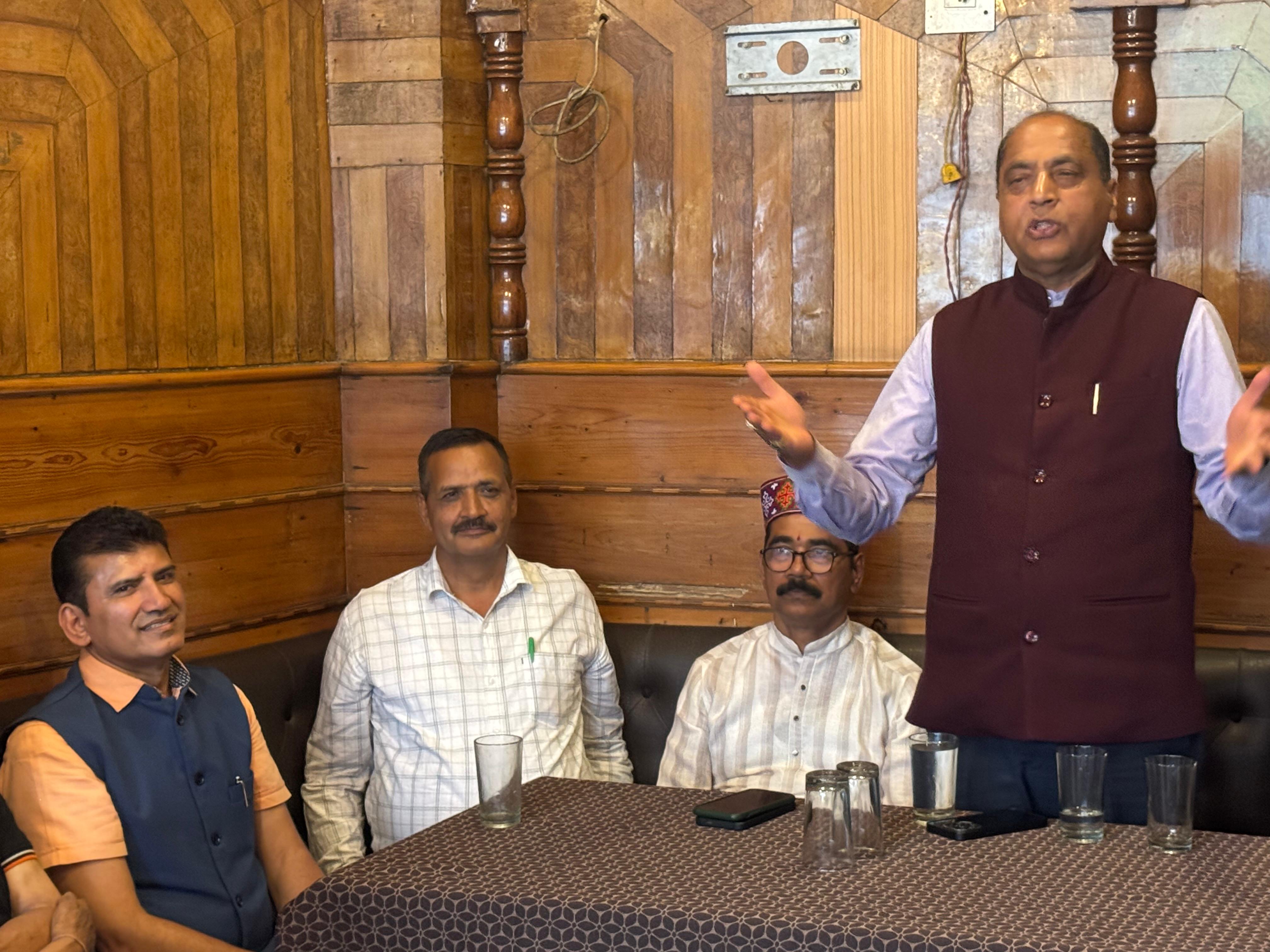 भाजपा संगठनात्मक जिला मंडी के पूर्व मंडल अध्यक्षों के साथ प्रदेश संगठन महामंत्री सिद्धार्थन ने की बैठक