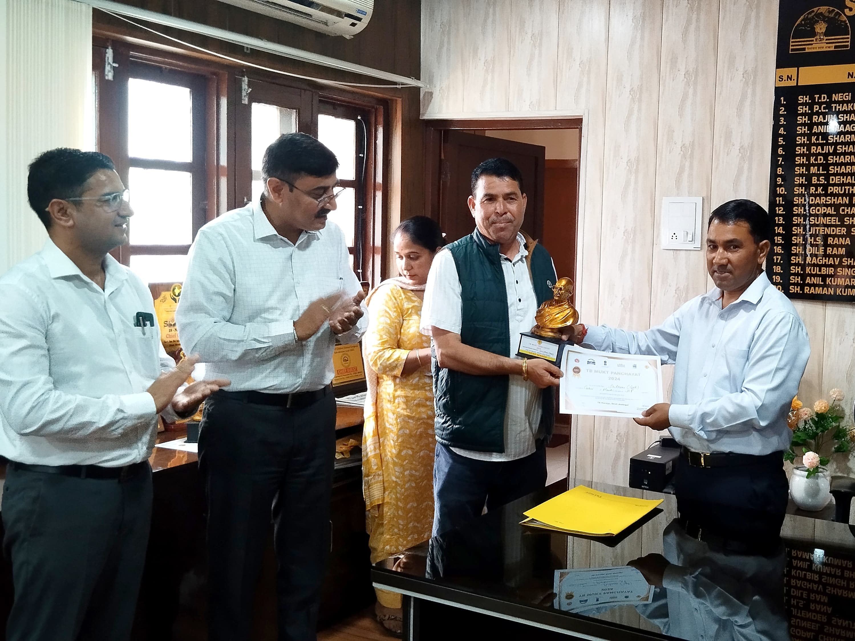 टीबी मुक्त होने पर नौ पंचायतों को किया सम्मानित
