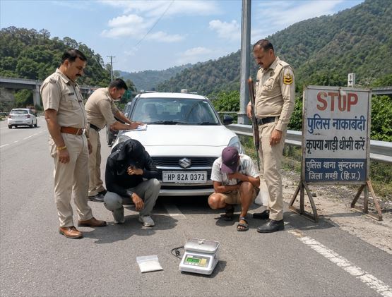फोरलेन पर कार से 6 ग्राम चिट्टा बरामद, मंडी के दो युवक गिरफ्तार