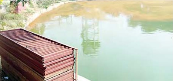 उदासीनता : अधर में गोंदपुर बनेहड़ा तालाब का कार्य