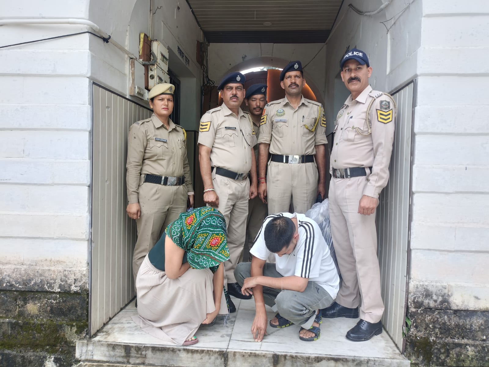 जोगिंदर नगर में नाकाबंदी के दौरान युवक-युवती 140 ग्राम चरस सहित गिरफ्तार