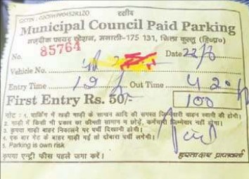 मनाली में वाहन पार्किंग के नाम पर हो रही लूट पार्किंग संचालक वसू...