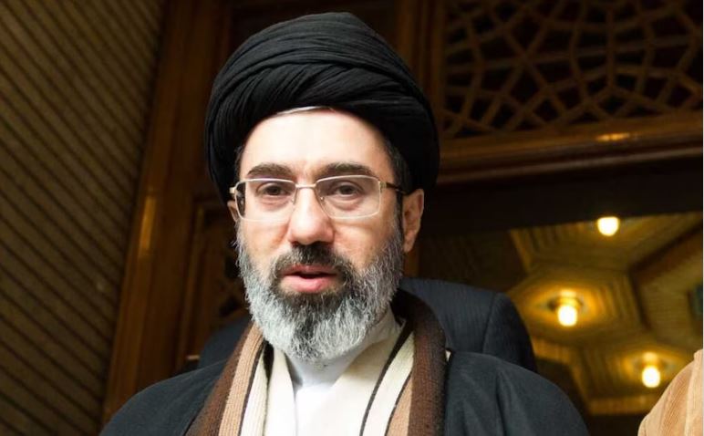 ईरान के नये सुप्रीम लीडर मोजतबा खामेनेई 'बेहोश', फिलहाल 'देश चला...