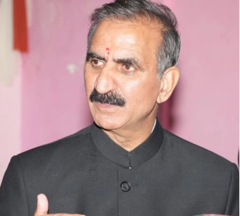 सीएम सुक्खू बोले: 24 घंटे में कई जानें गईं, वायुसेना से मांगी रे...