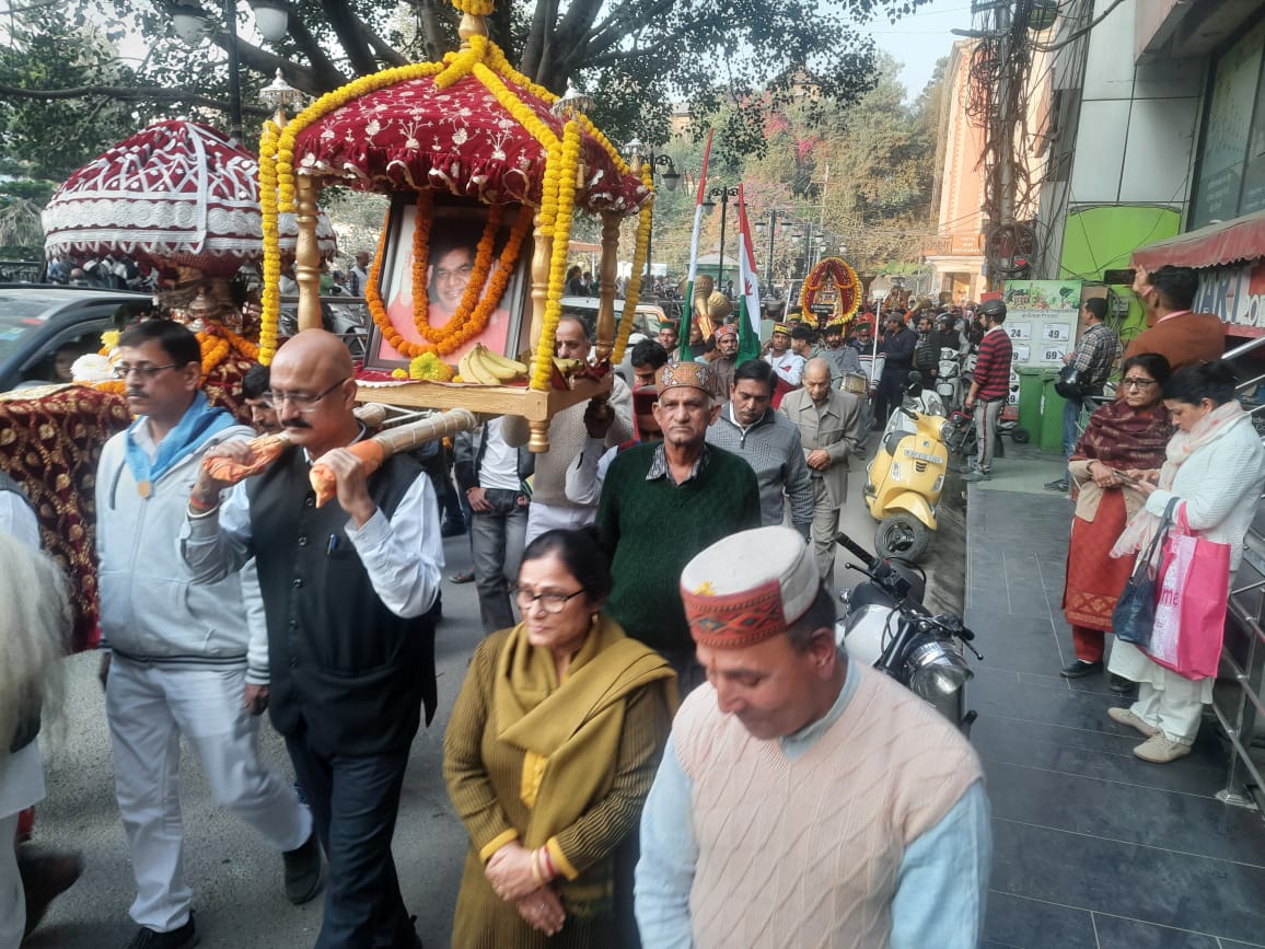 श्री सत्य साईं बाबा के जन्म पर निकली पालकी यात्रा, कटेगा केक