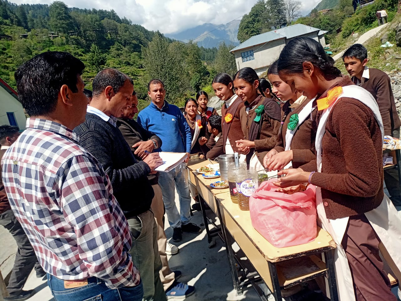 छोटा भंगाल घाटी में स्थित राजकीय वरिष्ठ माध्यमिक पाठशाला लोहारड़...