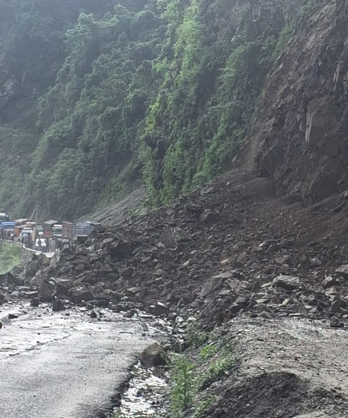 चंडीगढ़ मनाली राष्ट्रीय उच्च 4 मील के पास फिर 14 घंटे बाद बहाल