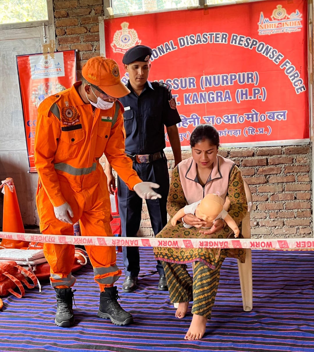 एनडीआरएफ ने चड्याना में आपदा प्रबंधन पर जागरूकता शिविर आयोजित किया