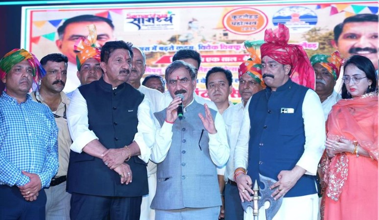 कुलविंद्र बिल्ला की धमाकेदार प्रस्तुति से झूमा पंडाल