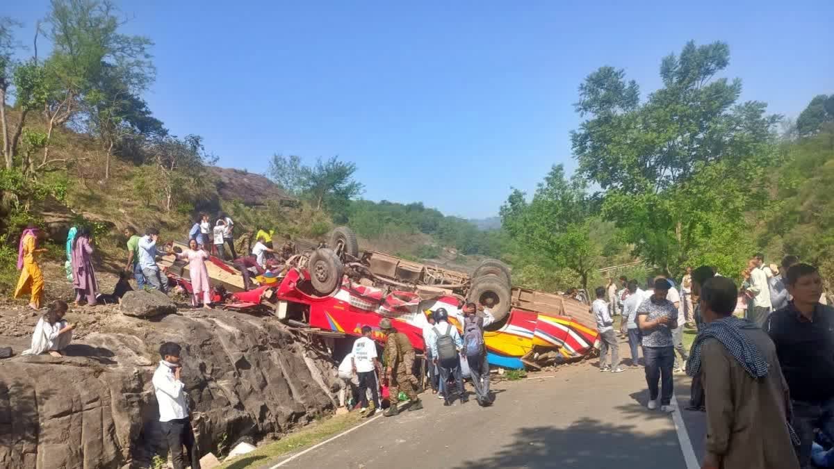 Bus accident in Udhampur: Passenger bus fell into ditch, 21 dead, 61 injured