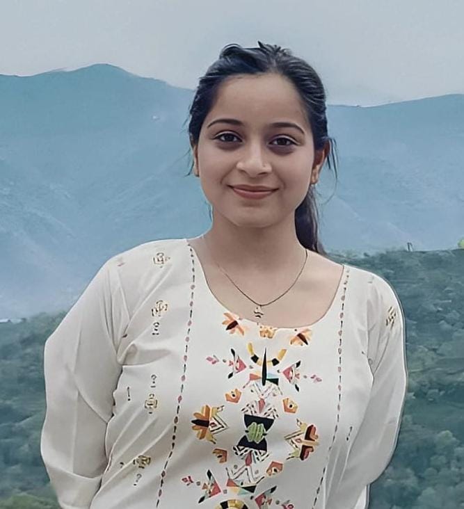 मां ने लोगों के कपड़े सिलाई और भैंस पाल उसका दूध बेचकर बच्चों को पढ़ाया, बेटी ने नर्सिंग ऑफिसर बन के नाम किया रोशन