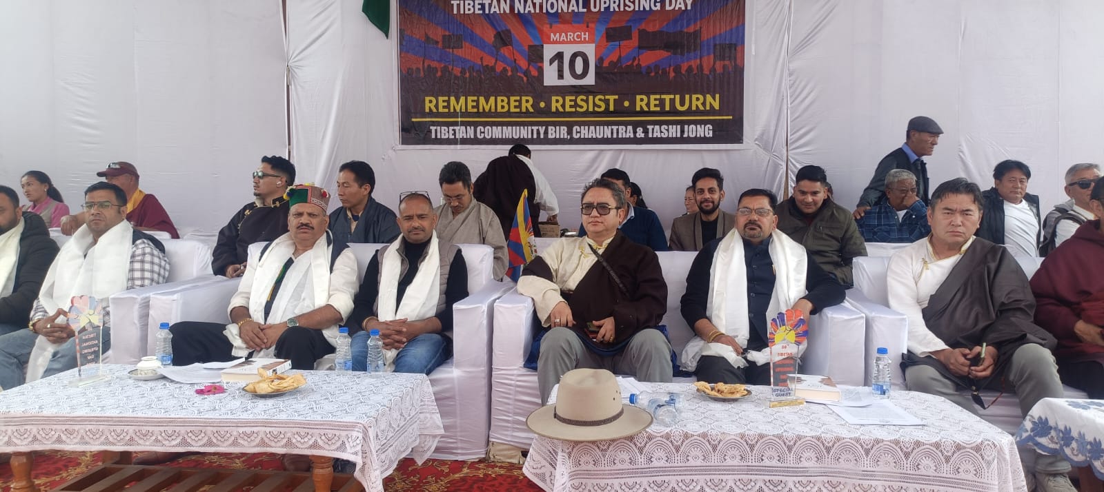 जोगिंद्रनगर में तिब्बत की आजादी के लिए गूंजे नारे, सैकड़ों तिब्बतियों ने किया प्रदर्शन