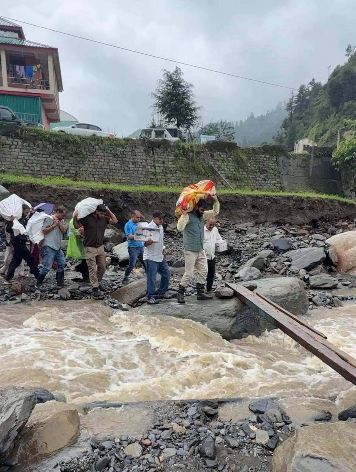समर्पण भाव के साथ अपना सब कुछ खो चुके आपदाग्रस्त परिवारों की सेवा कर रहा भाजयुमो : तिलक राज