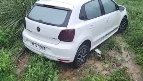 तेज बारिश में नंगल फ्लाईओवर से फिसली कार, दो महिलाएं घायल