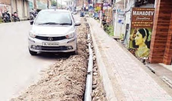 एक साल बाद मिली पाइप, कॉलेज चौक से पानी के टैंक तक पाइप बिछाने क...