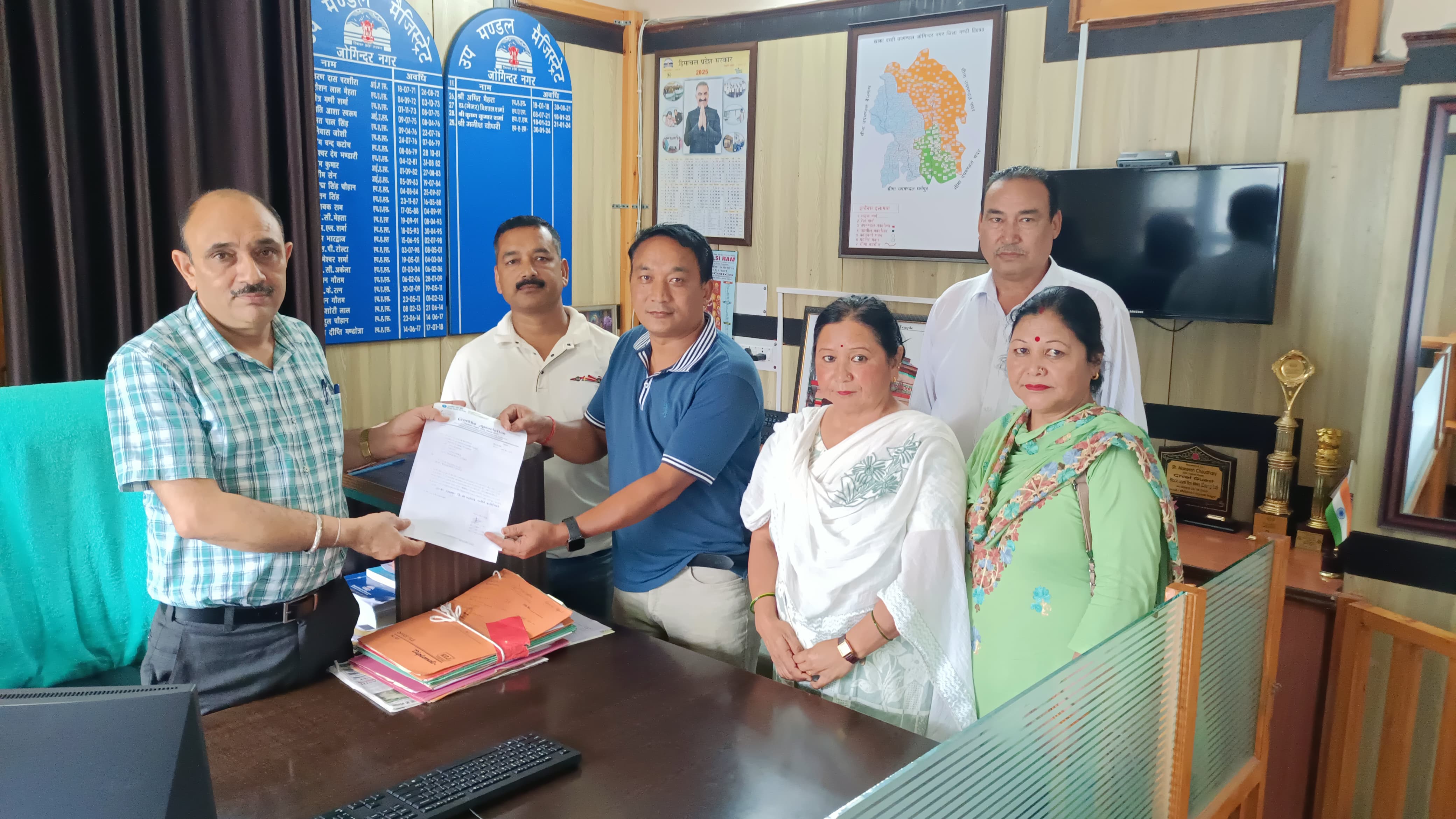 गोरखा एसोसिएशन ने राहत कोष में दी 42,101 रुपये की मदद