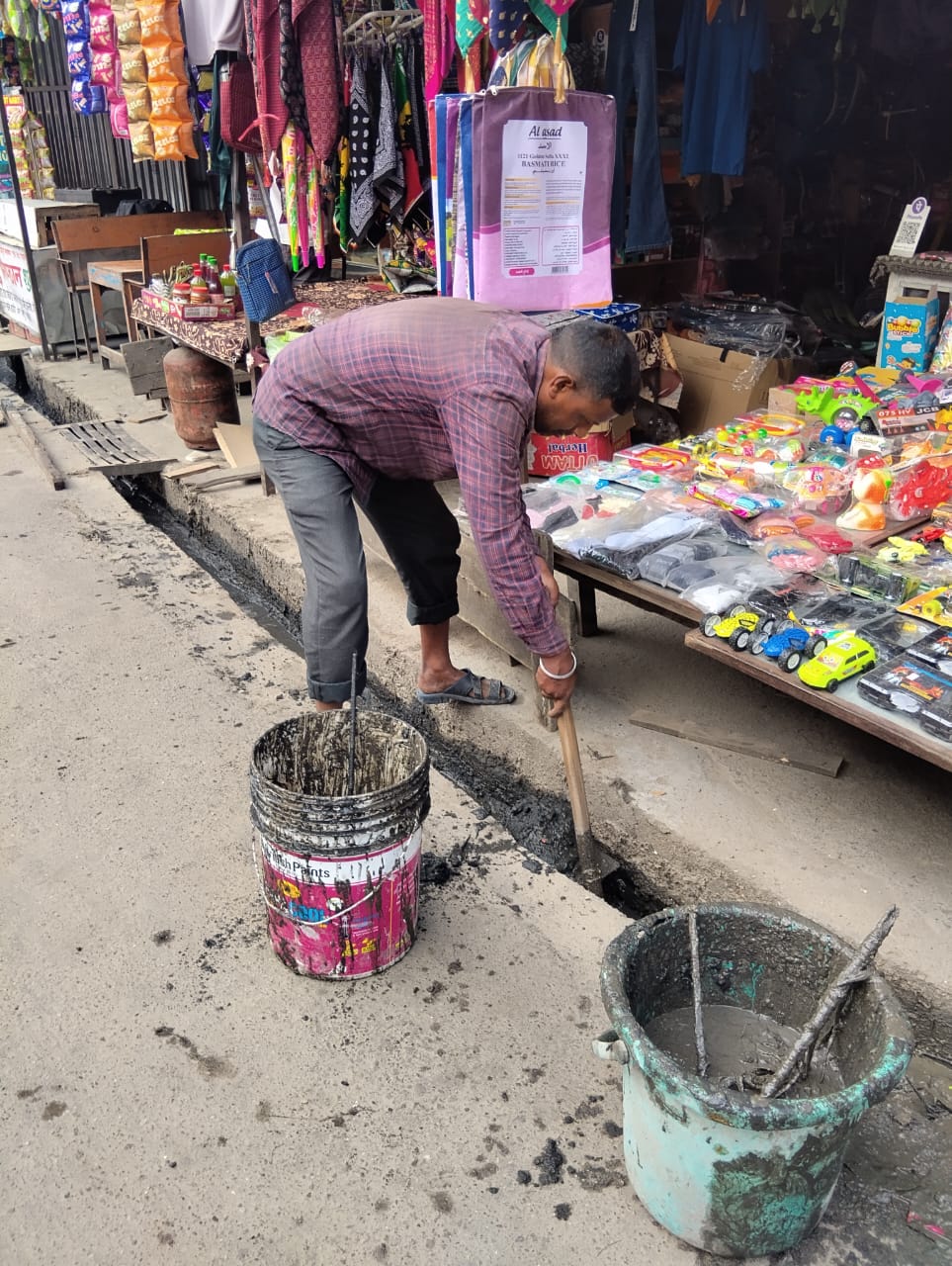 पर्यटकों की मनमानी से स्थानीय लोग परेशान