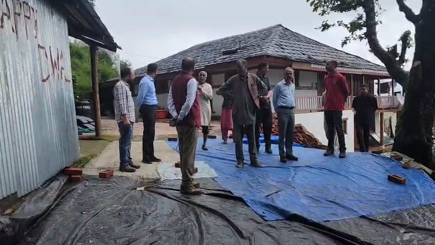 भारी बारिश ने उजाड़ी सराज घाटी की शांति, खतरे में आया पूर्व मुख्यमंत्री जयराम ठाकुर का पुश्तैनी आशियाना