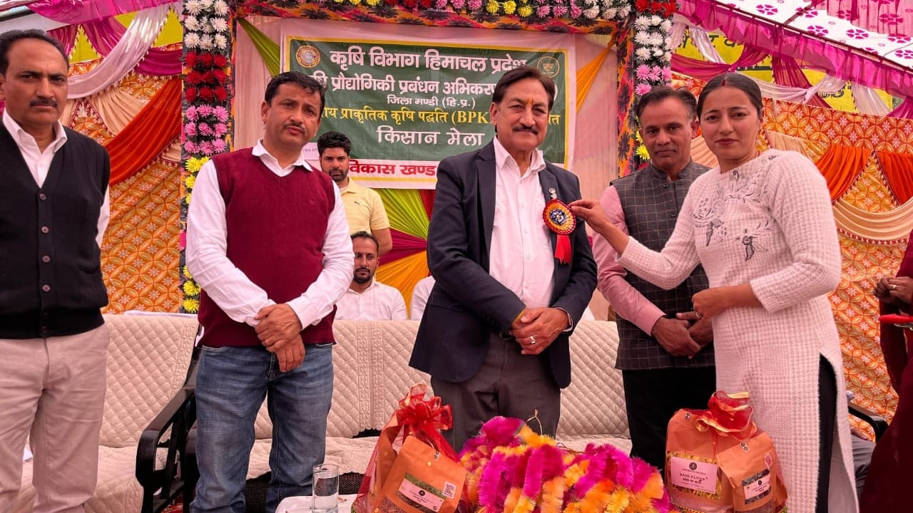 प्राकृतिक खेती से किसानों की आय में वृद्धि और स्वास्थ्य में होगा सुधार – सोहन लाल ठाकुर