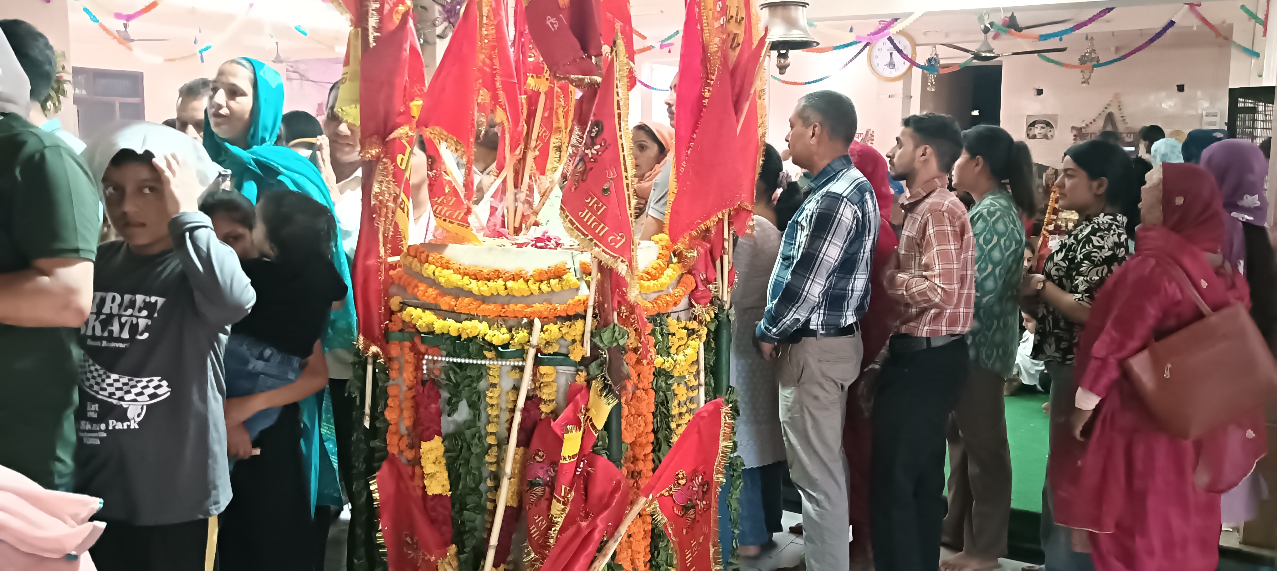 दूसरे दिन 70 हजार से अधिक श्रद्धालुओं ने किए दर्शन