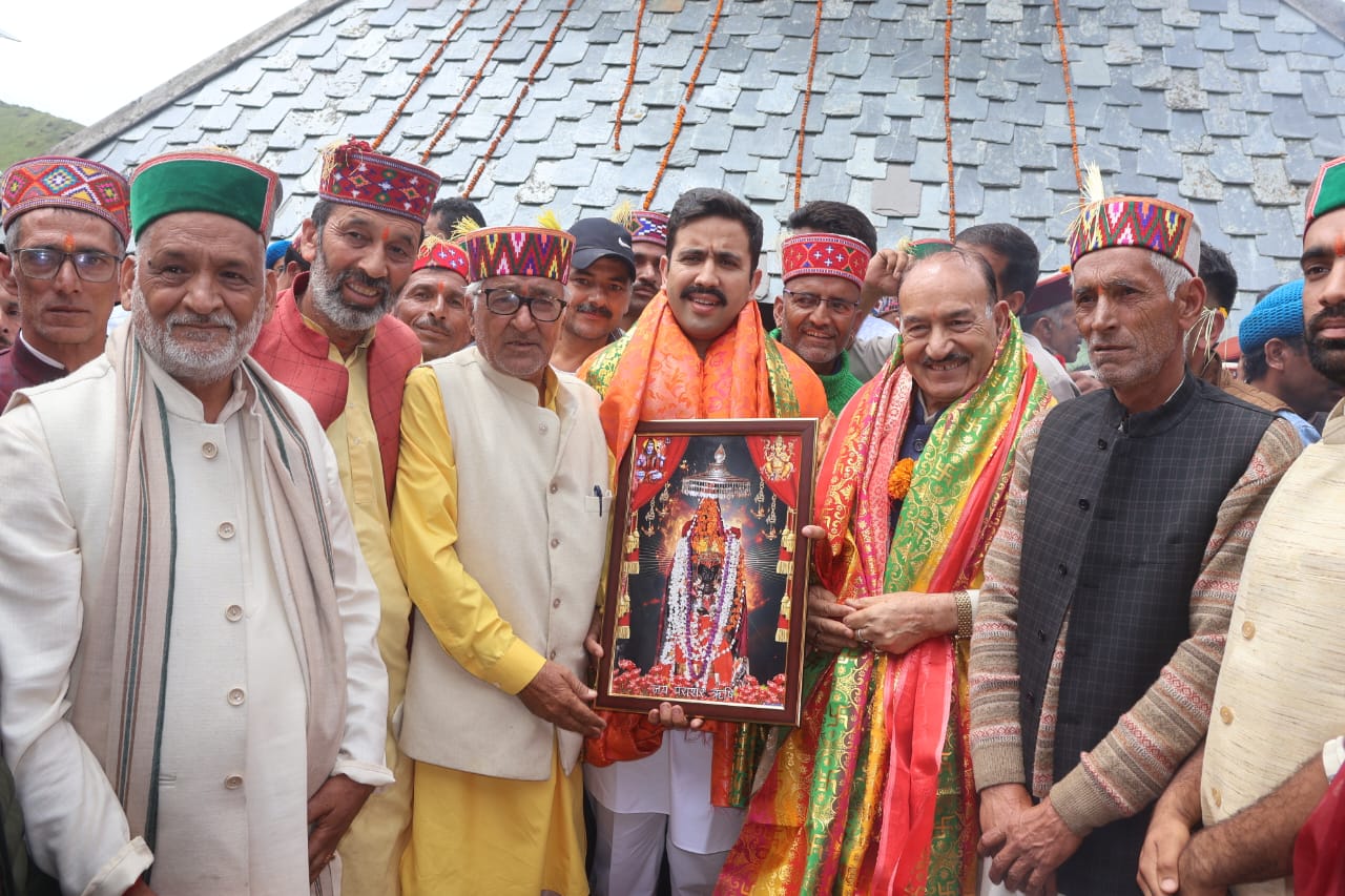 लोक निर्माण मंत्री ने विख्यात पर्यटन स्थल पराशर में की सरानाहुली मेले के समापन समारोह की अध्यक्षता