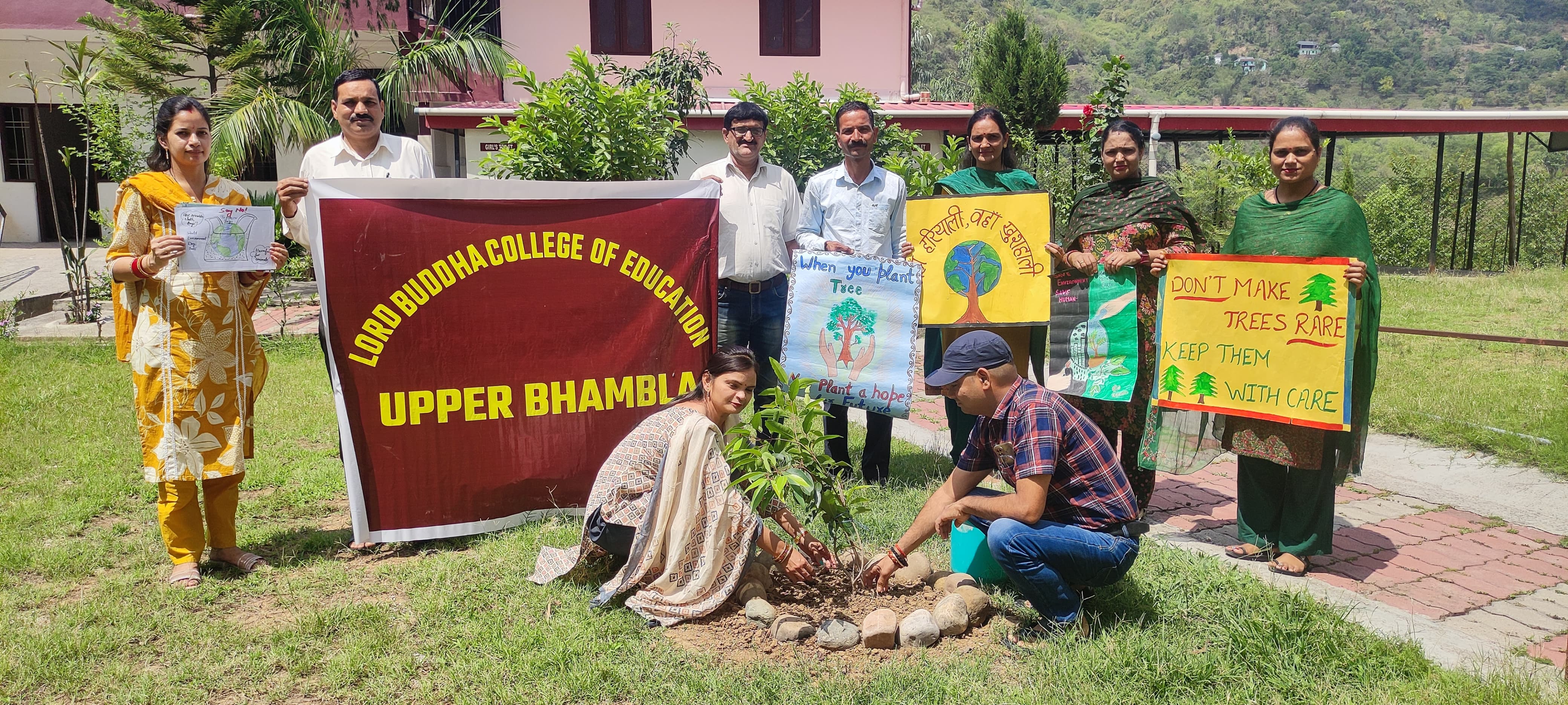 लार्ड बुद्धा कालेज में किया पौधरोपण